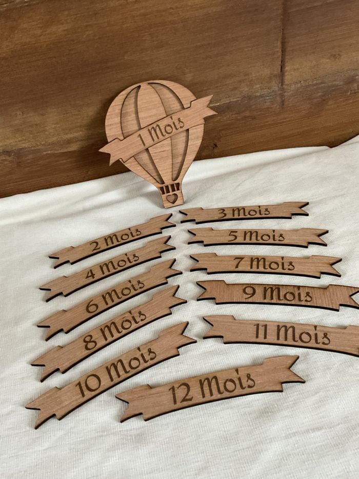 Carte étape bébé en bois montgolfière
