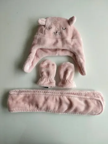 Bonnet, écharpe et gants 6 mois