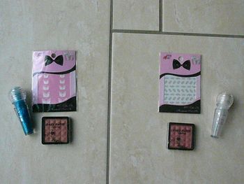 2 lots de maquillage pour enfant neufs