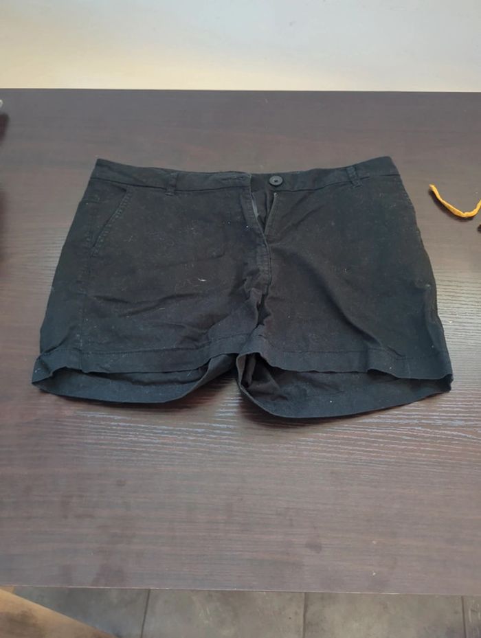 Short noir