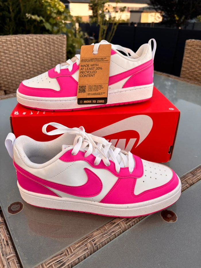 Baskets Nike P.38,5 Neuves