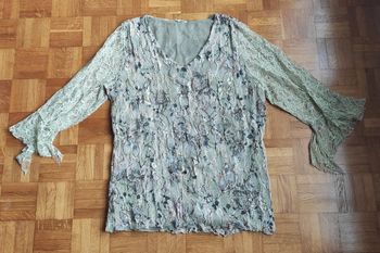 T-shirt dentelle bleu et beige