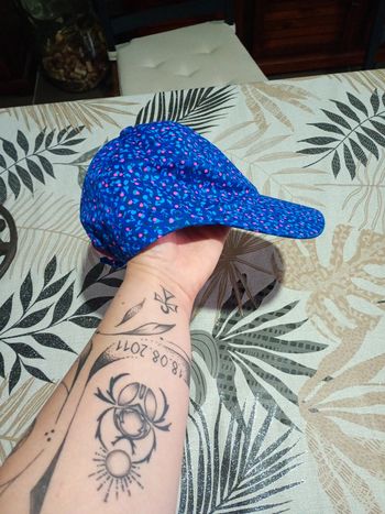 Casquette fille bleu marine motif fleur DPAM