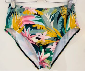 Bas de maillot à fleurs