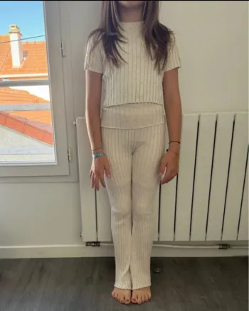 Ensemble beige top court et pantalon flare 8/9 ans H&M