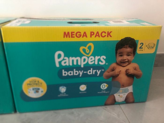 Lot 2 cartons neufs Pampers baby dry taille 2 - photo numéro 2