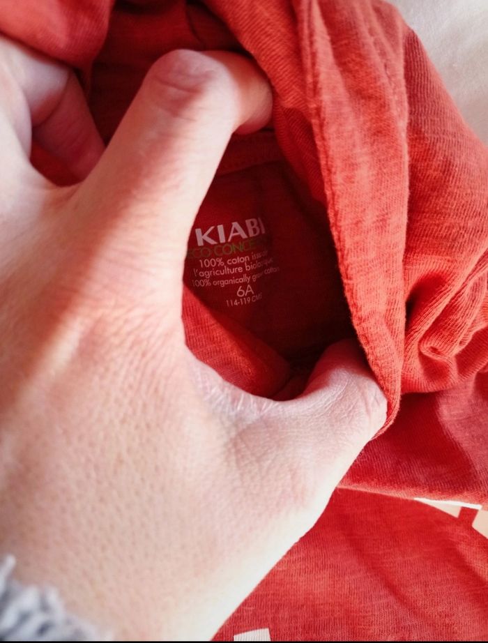 Tricot rouge a capuche Kiabi 6ans - photo numéro 2