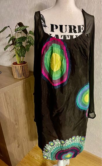 Très jolie robe colorée desigual taille 38