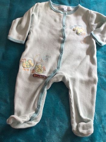 grenouillère 1 mois vert pale tex tbe