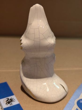 Oiseau blanc avec détails doré Saint Jean l'Aigle émaux de Longwy