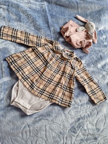 Jolie blouse burberry 9mois