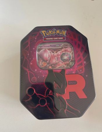 Pokémon TCG – Team Rocket’s Mewtwo EX Tin – Neuf & Scellé (2025)