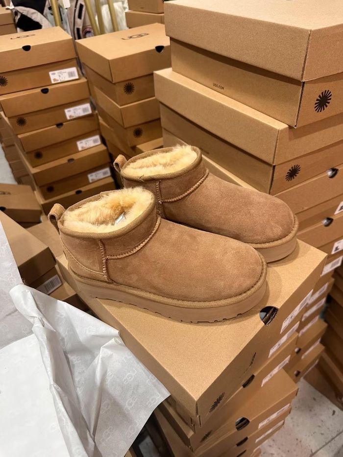 UGG Ultra Mini 40