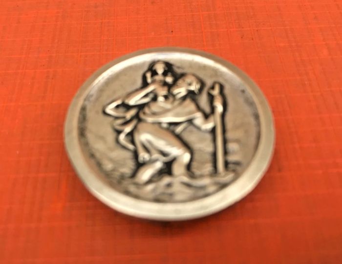 Ancienne médaille aimantée (automobile) Saint-Christophe (Saint-Patron des voyageurs) - photo numéro 4