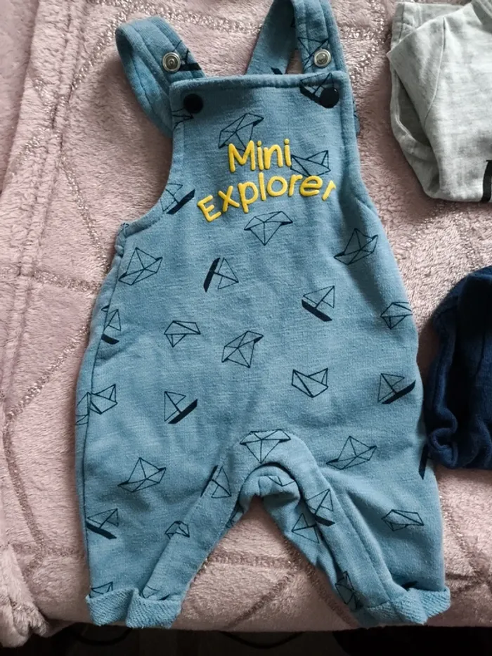 Lot de 12 vêtements + 4 paires de chaussettes 1 mois - photo numéro 2