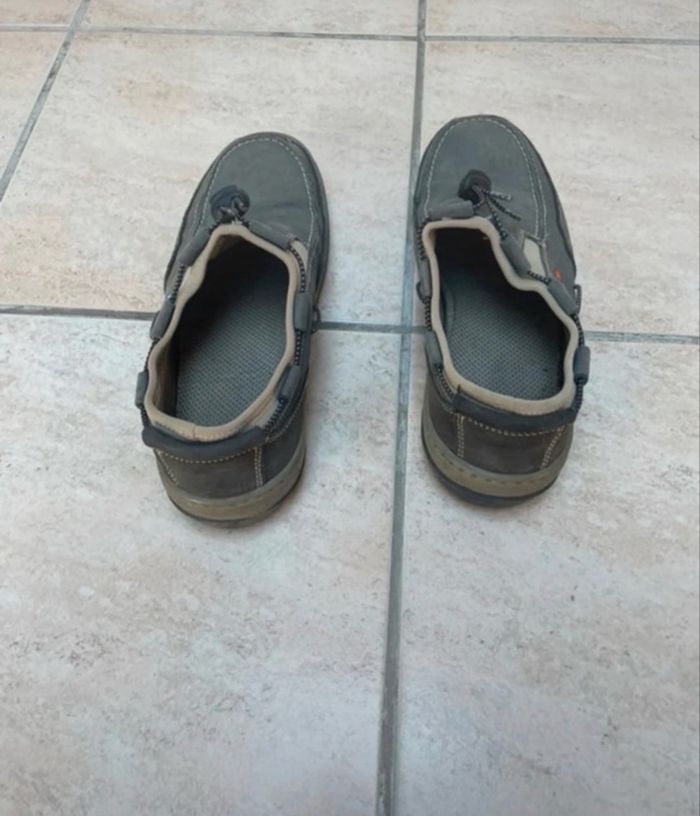 Chaussures grises - photo numéro 1