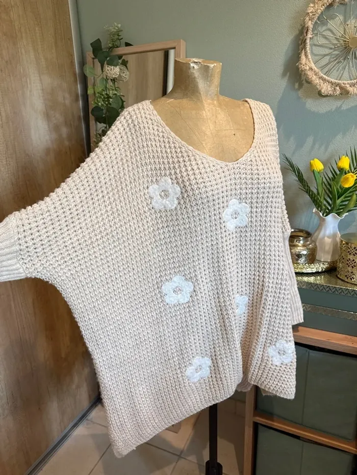 Magnifique pull, très over size avec détails, fleurs femme - photo numéro 2