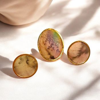 Magnifique lot attache foulard et boucles d'oreilles en soie vintage