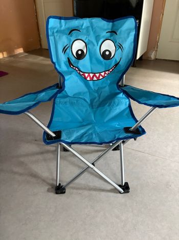 Chaise pliante bleu enfant neuve 