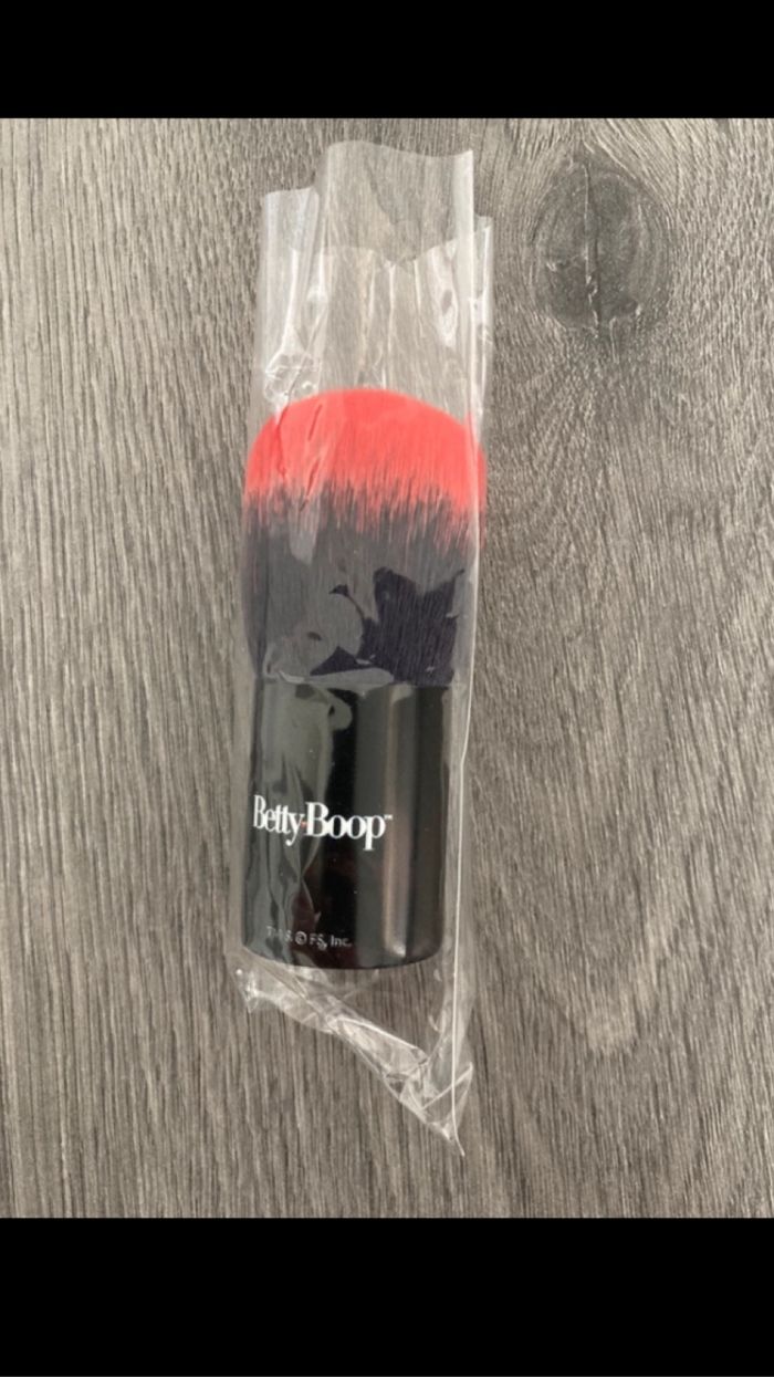 Gros pinceau maquillage Betty boop - photo numéro 2