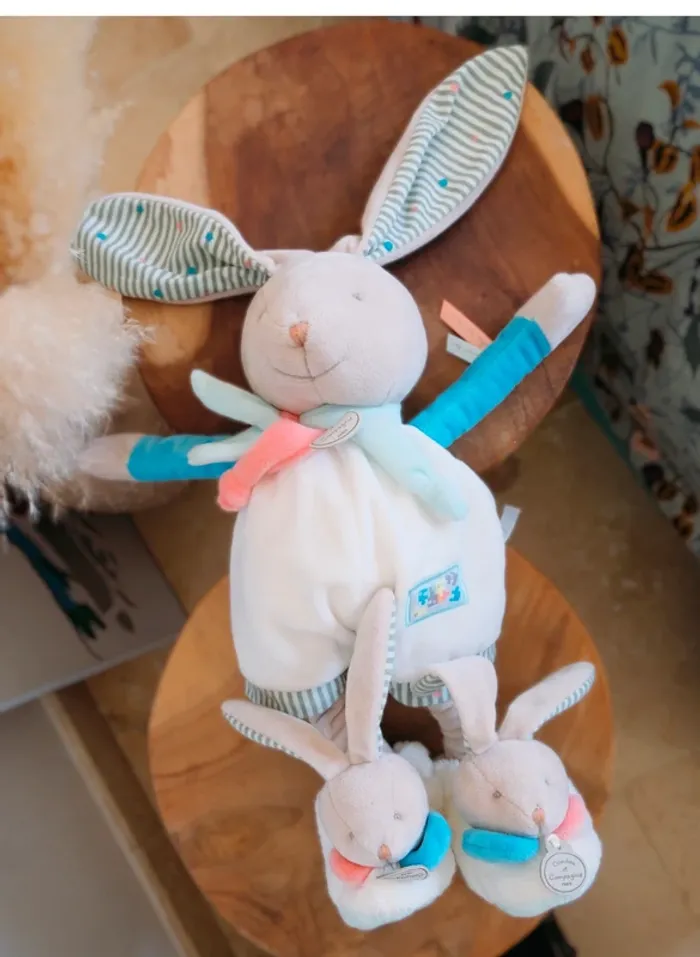 Grand doudou lapin avec chaussons - Doudou et compagnie - photo numéro 3