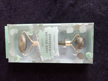 Rouleau de massage visage en jade
