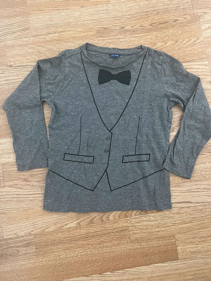 T-shirt manches longues taille 110-116.