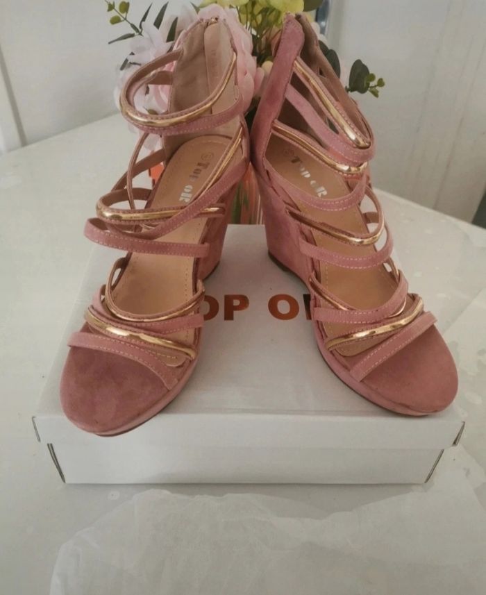 🩷🤍Jolie Paires De Sandales Talon Compensé 🩷🤍 - photo numéro 2