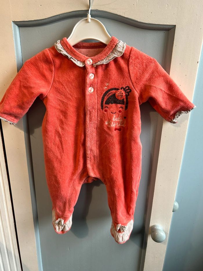 Pyjama corail , 1 mois sucre d’orge