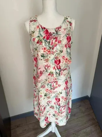 Jolie Robe marque Armand Thiery taille 38
