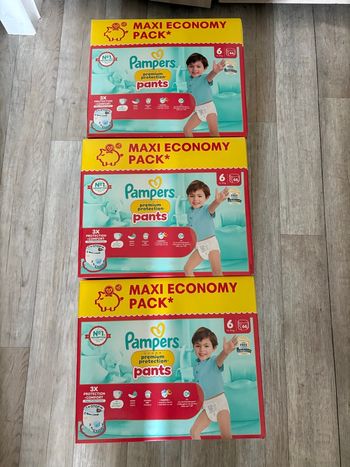 Lot de 3 cartons soit 192 couches  Pampers premium pants taille 6 