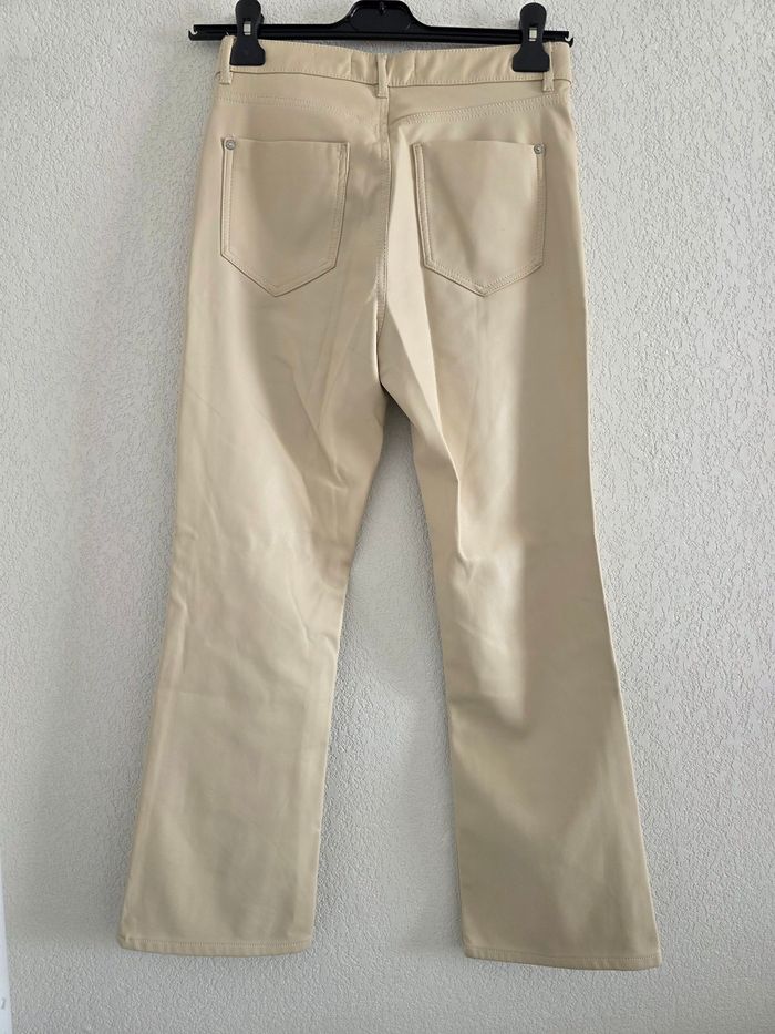 Joli pantalon crop beige simili cuir zara taille 34 - photo numéro 5