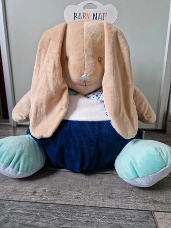 Grande peluche lapin range pyjama