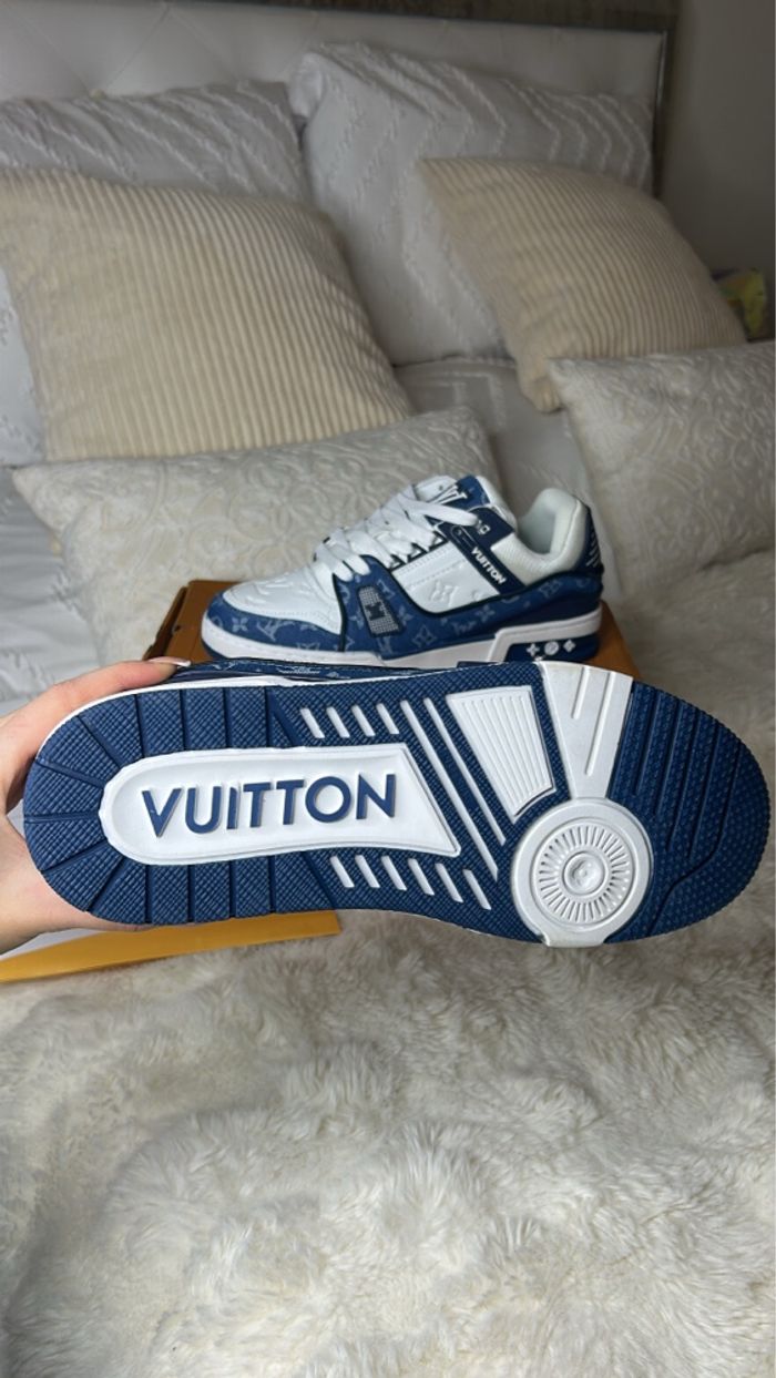 Baskets bleu et blanche - photo numéro 3