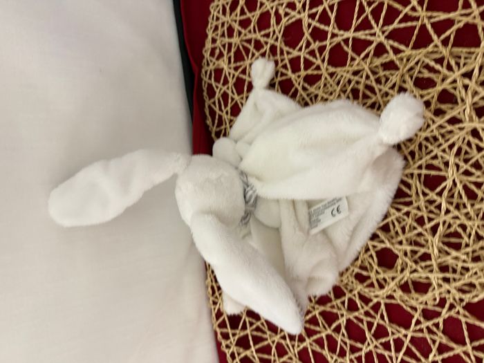 Doudou plat lapin blanc rayé gris KIABI SIMBA TOYS - photo numéro 4