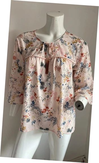 Blouse rose pâle avec fleurs taille 38