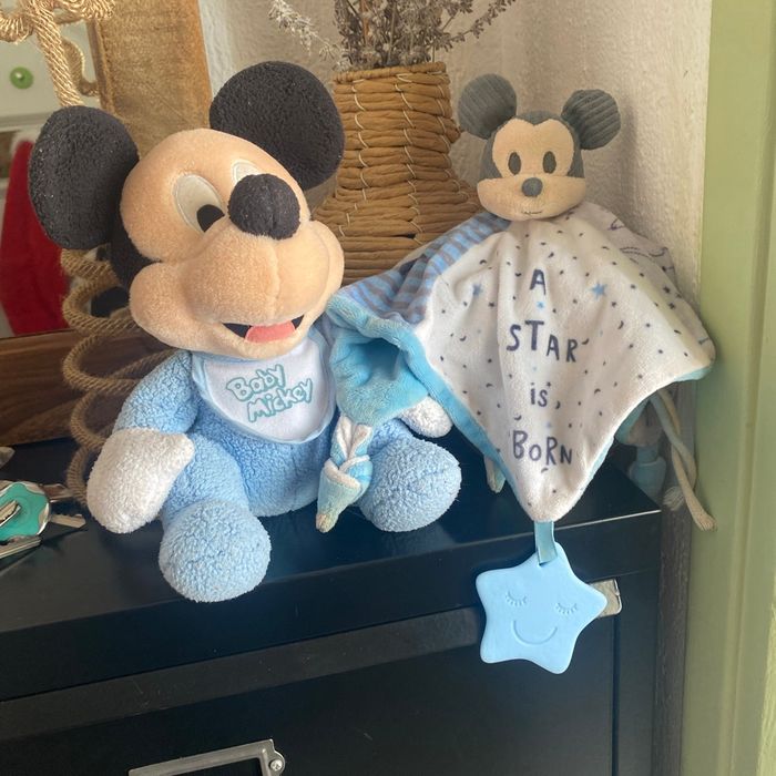 Lot bébé Mickey avec doudou plat
