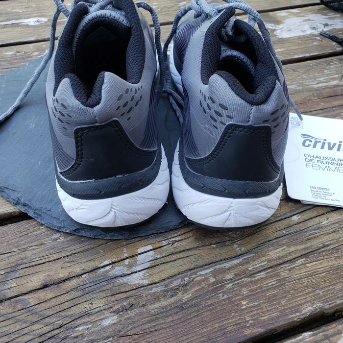 Tennis grises - photo numéro 2