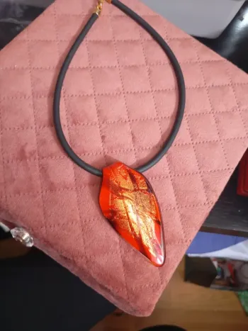 Collier Murano sur fil large en plastique