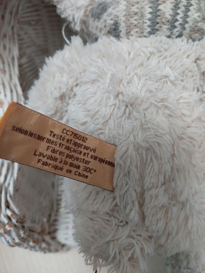 Louise mansen - peluche ours blanc avec bonnet - photo numéro 5