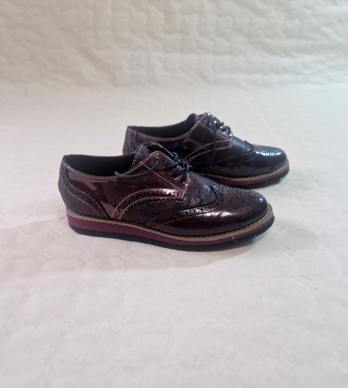 Chaussures  , femme  , type bateaux  / mocassins  , de la marque  My B  , taille 37