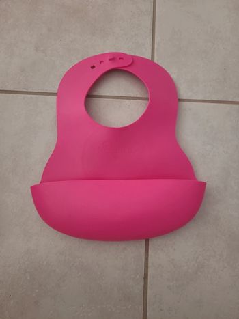 Bavoir réglable en plastique souple