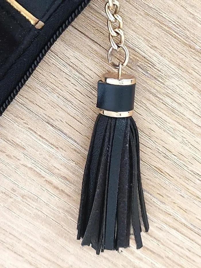 Pochette plate noir effet cuir daim or pompon / Maty - 18x14cm - photo numéro 2