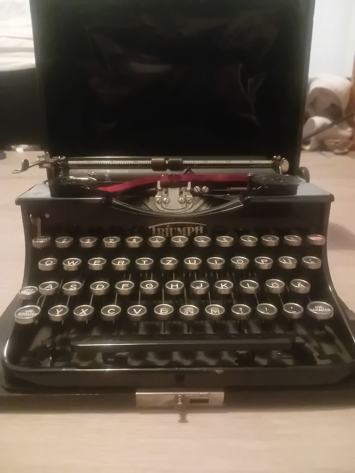 Machine à écrire portable Triumph  Durable Vintage - Clavier QWERTZ Allemand - Années 30-40 - Avec Mallette - photo numéro 8