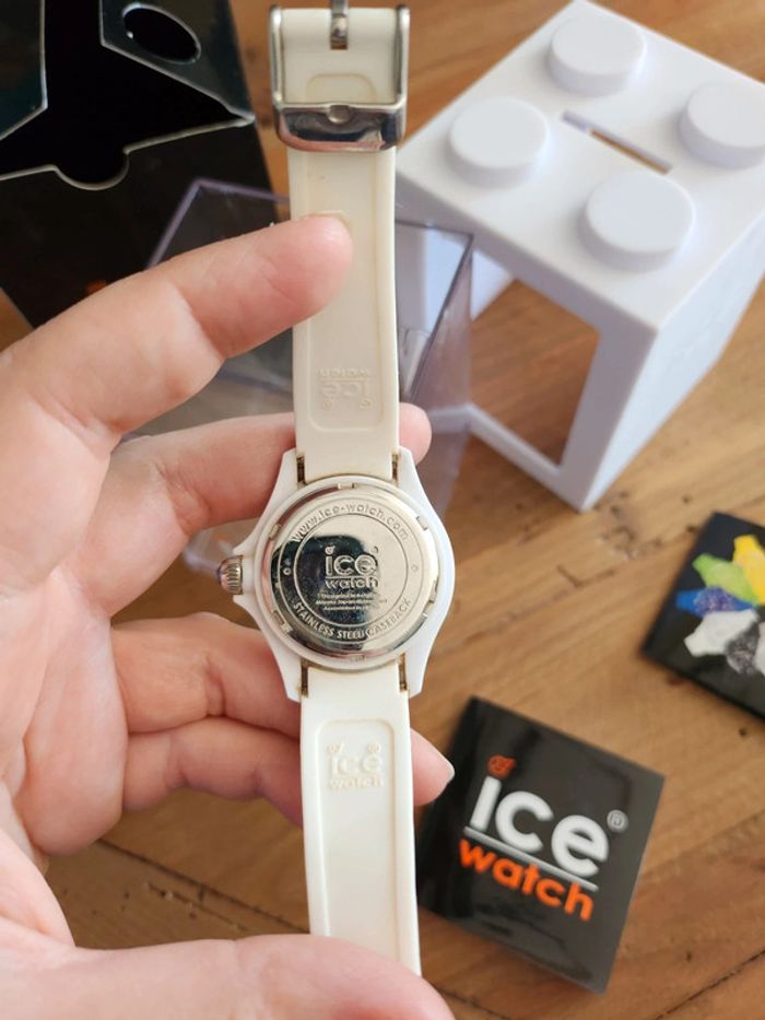 Montre ice watch en bon état avec boîte et notice - photo numéro 3
