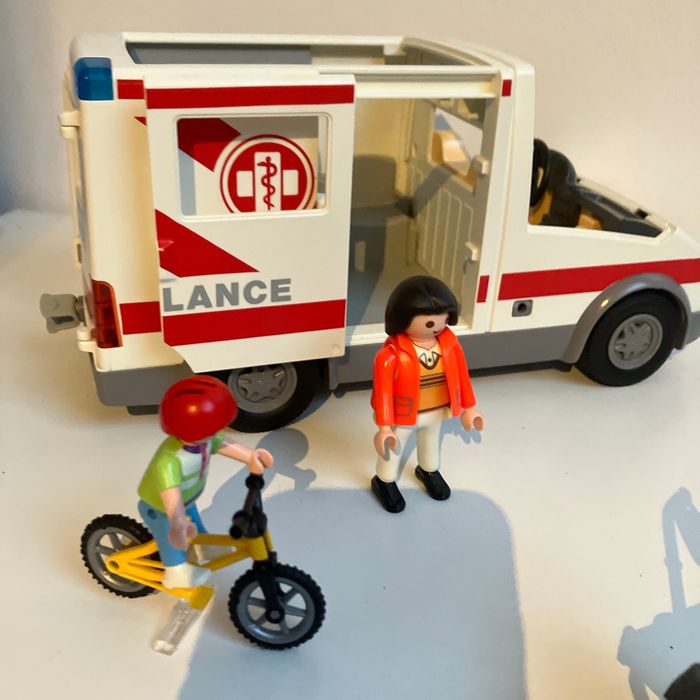 Ambulance Playmobil - photo numéro 3