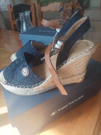 Chaussures femme taille 37 neuve