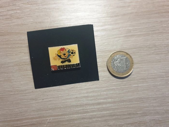 Magnifique pin's ancien neuf fuji