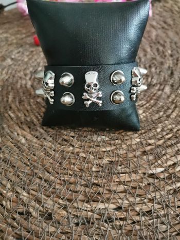Bracelet style punk années 80 tête de mort