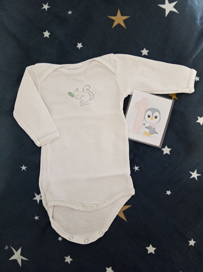 Bodie blanc "écureuil" _ 1 mois